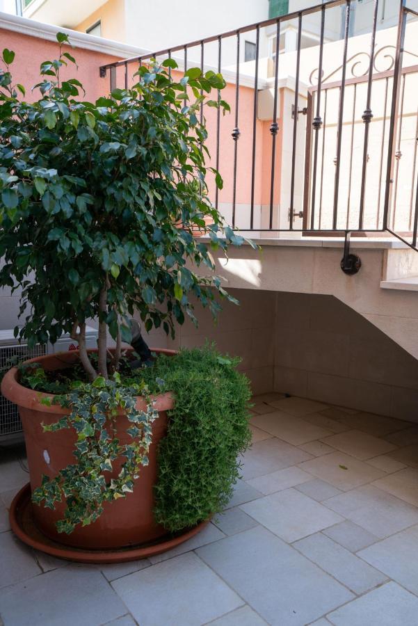 La Casetta Di Chiara B&B Полиньяно-а-Маре Экстерьер фото