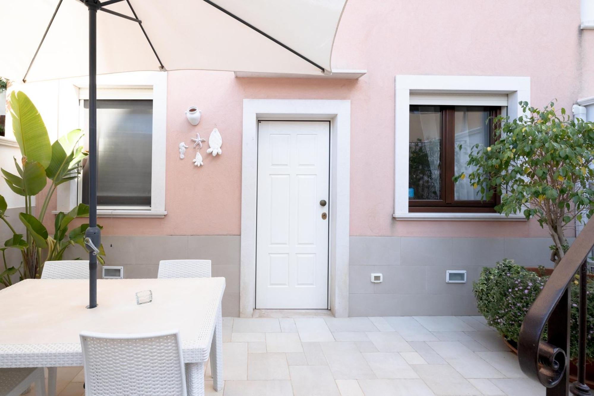 La Casetta Di Chiara B&B Полиньяно-а-Маре Экстерьер фото