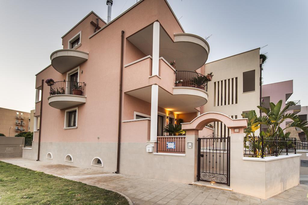 La Casetta Di Chiara B&B Полиньяно-а-Маре Номер фото